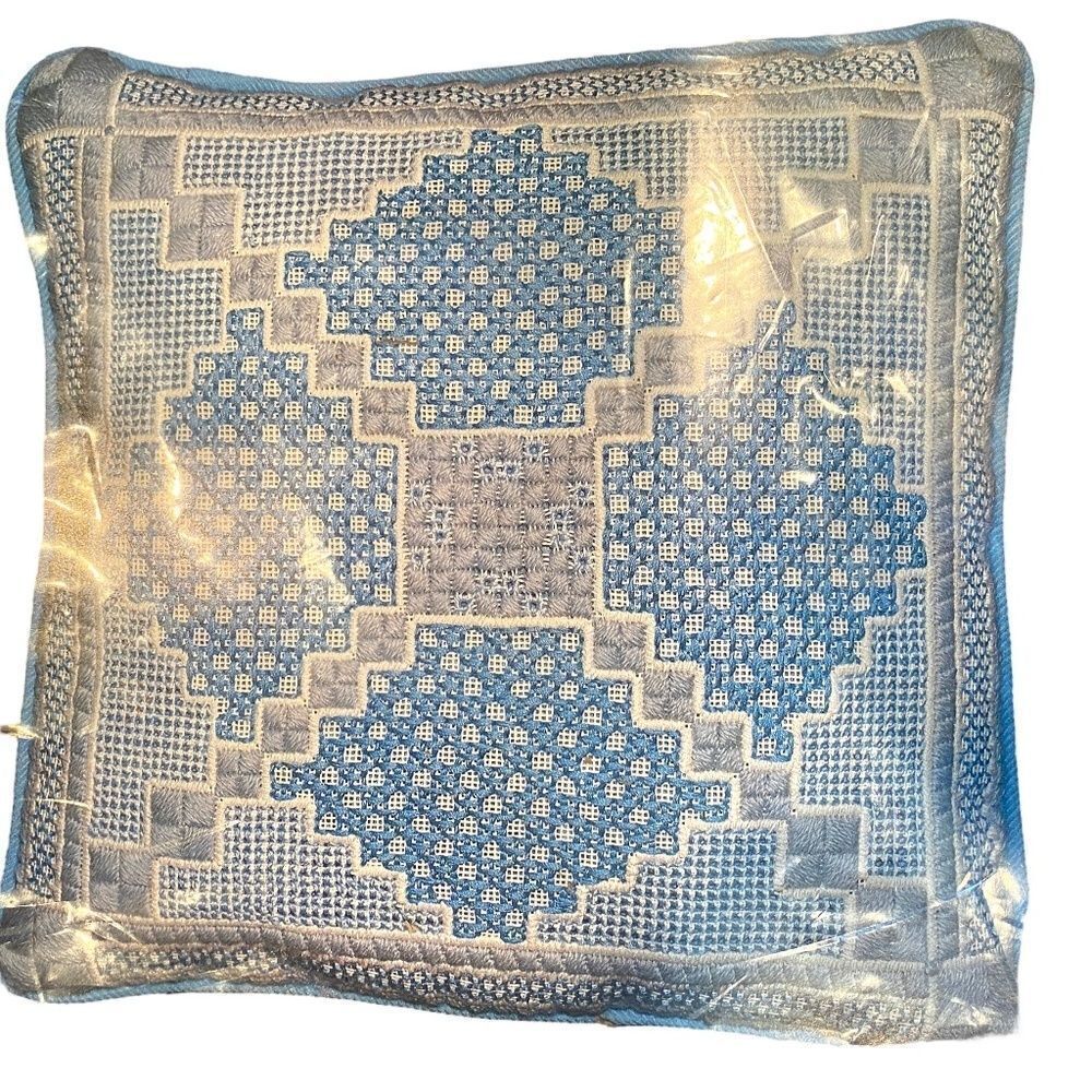 Vintage Bucilla Needlepoint Kit 4926 Arabesque NWT